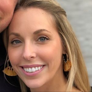 Meet your Posher, Alyson